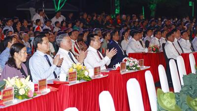 Chủ tịch Quốc hội Vương Đình Huệ dự cầu truyền hình "Khúc tráng ca hoà bình" tại điểm cầu Quảng Nam