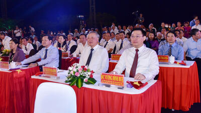 Chủ tịch Quốc hội Vương Đình Huệ dự cầu truyền hình "Khúc tráng ca hoà bình" tại điểm cầu Quảng Nam
