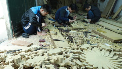 Với đôi bàn tay tài hoa, những người thợ Sơn Đồng đã biến những khúc gỗ vô tri thành những tác phẩm có độ tinh xảo cao.