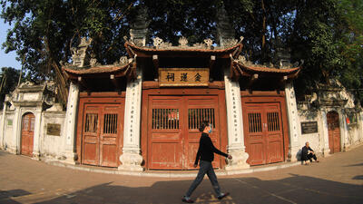 Trấn Nam: Là đền Kim Liên (nay ở phường Phương Liên, Đống Đa, Hà Nội) thờ Cao Sơn Đại Vương. Đền được xây dựng từ thế kỷ 17. 